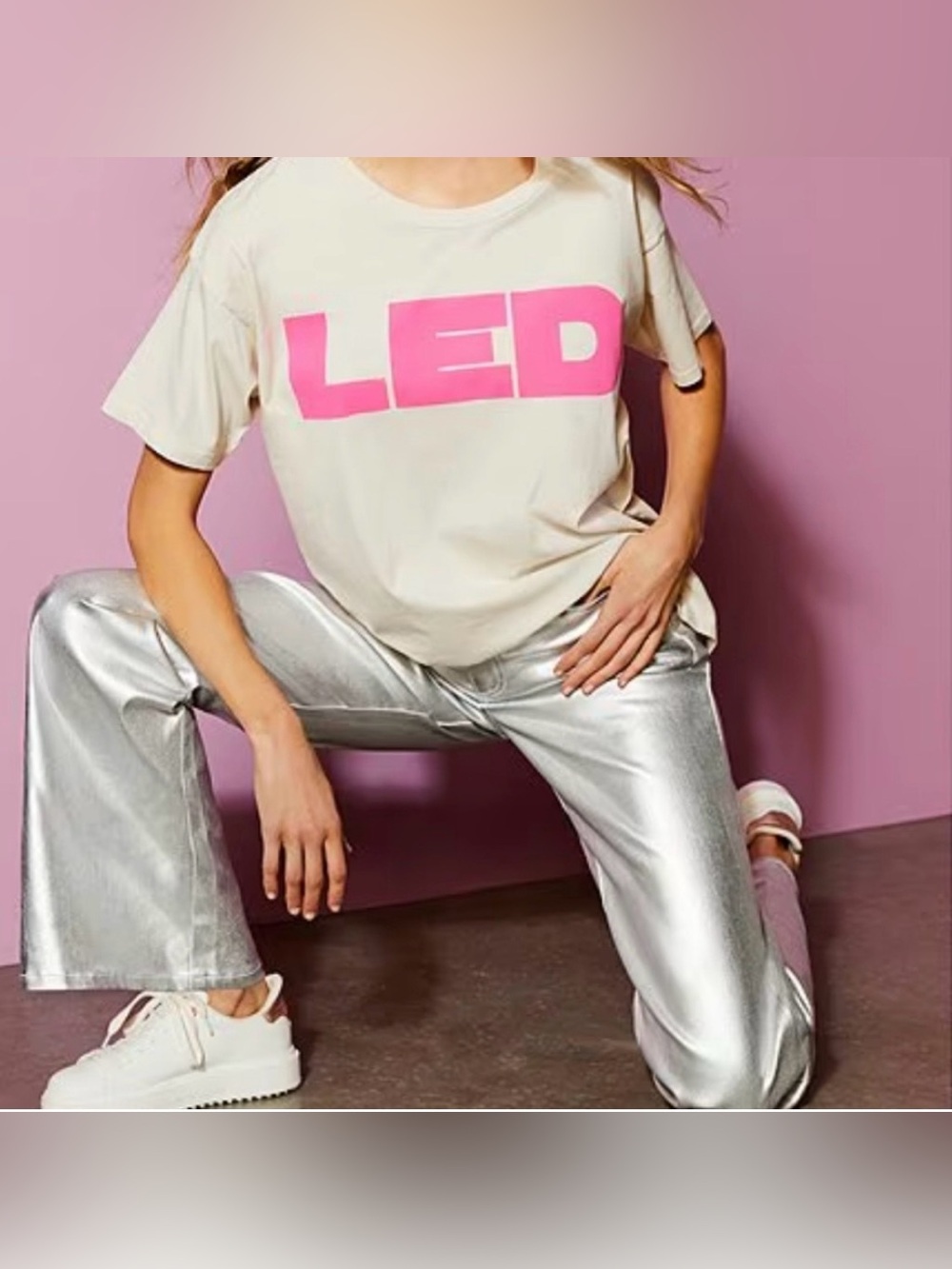 Daydreamer Led Zep Merch Tee in pink writing. L. NWT - Picture 6 of 6